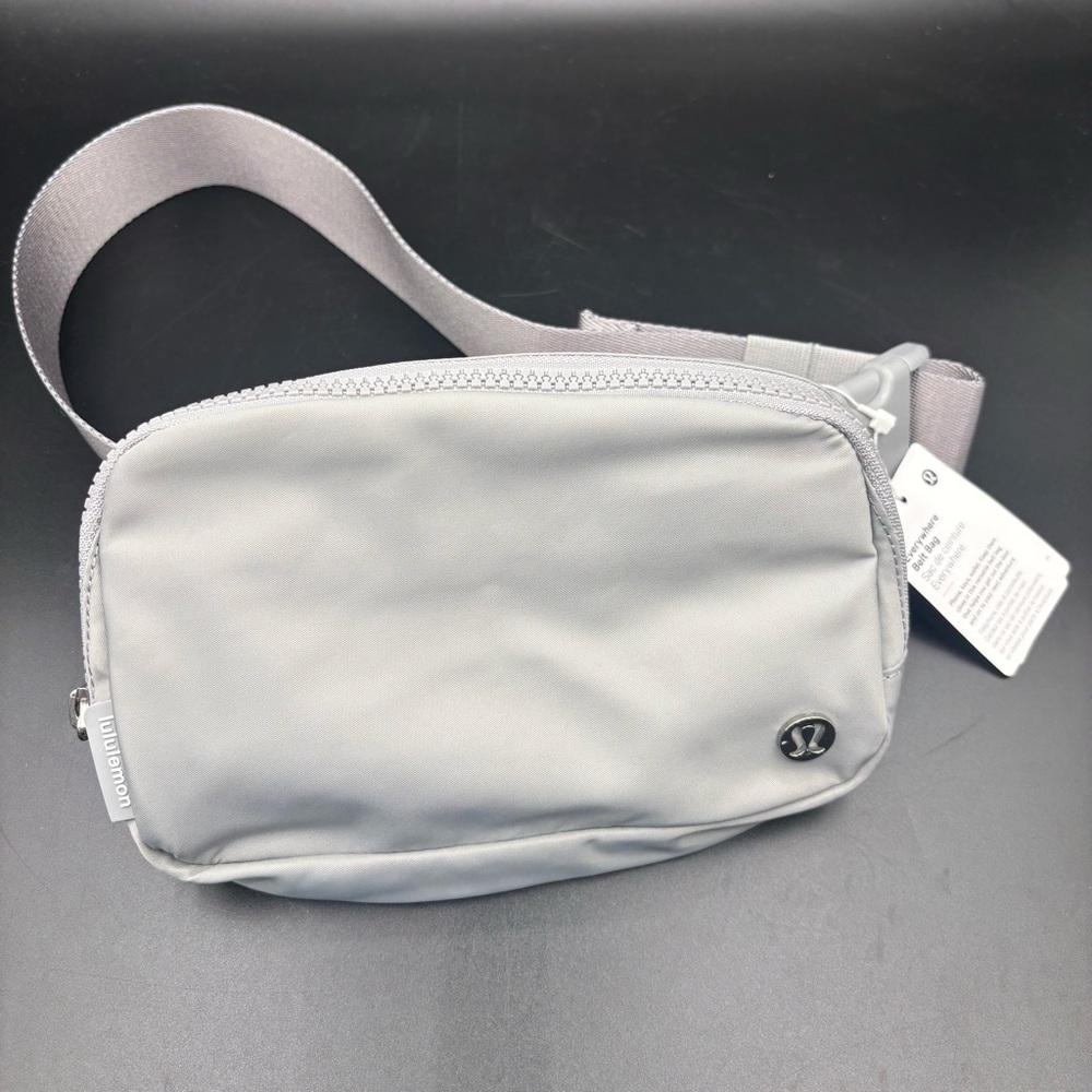 NWT Lululemon Everywhere‎ Belt Bag 7.5”x2”x5” Long Strap Water Repellent Gray